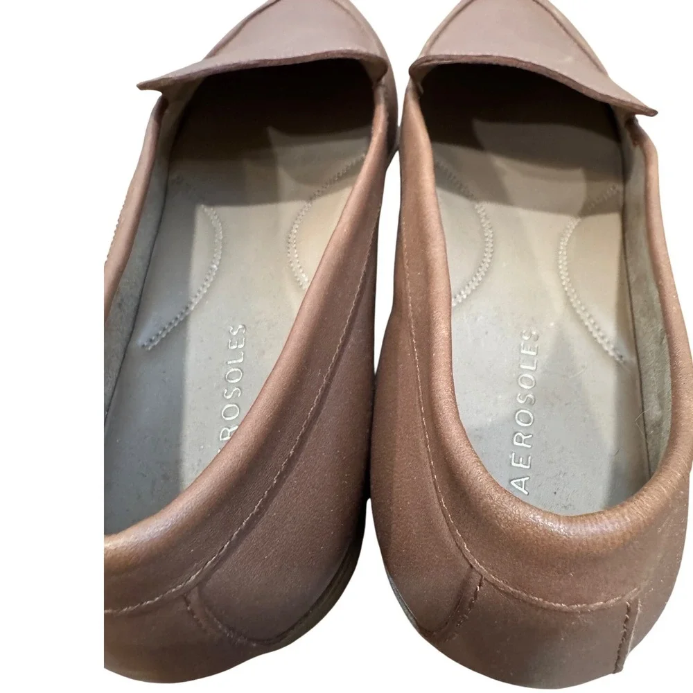 Aerosoles Womens Tan Leather Loafers Almond Toe Slip On Low Stacked Heel Size 11